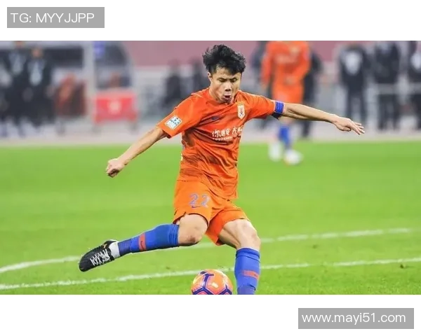 从蒿俊闵的绿茵轨迹看中国足球精神与中场核心价值