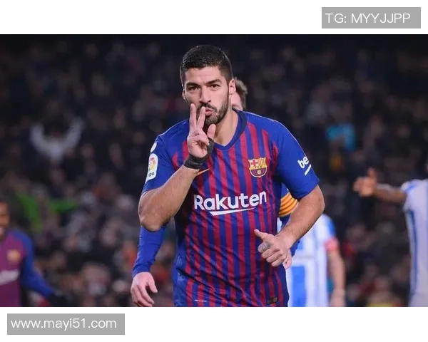 帅气球星在绿茵场上展现非凡技艺与风采,瞬间定格令人热血沸腾的精彩瞬间 帅气球星在绿茵场上展现非凡技艺与风采,瞬间定格令人热血沸腾的精彩瞬间