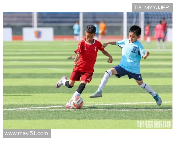 球星蜡像足球大赛:明星球员化身雕塑激战绿茵场