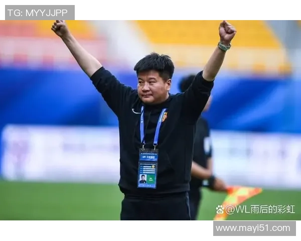 从球场到教练席 足球球星转型主帅的成长与挑战 从球场到教练席 足球球星转型主帅的成长与挑战