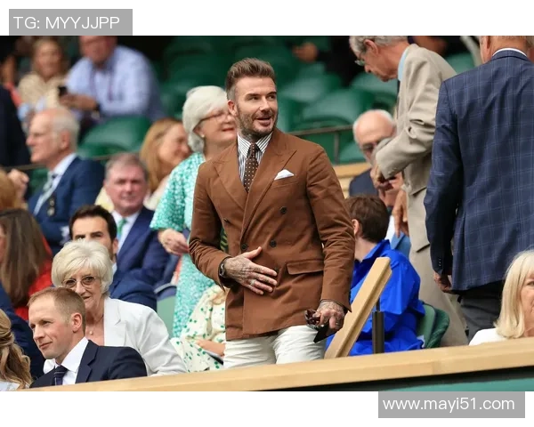 足坛巨星赛场秀爆肌身材力量与速度完美结合引燃全场热血 足坛巨星赛场秀爆肌身材力量与速度完美结合引燃全场热血